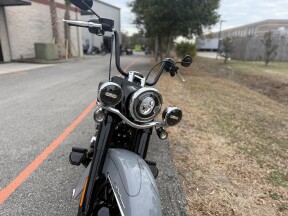 2026 Harley-Davidson® Heritage Classic FLHC thumb 3