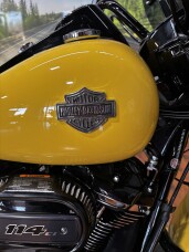 2023 Harley-Davidson® Road King® Special INDUSTRIAL YLW thumb 3
