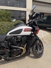 2026 Harley-Davidson® Pan America 1250 Limited White Onyx Pearl thumb 3