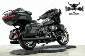2026 Harley-Davidson® Street Glide® Vivid Black Black Trim thumb 3