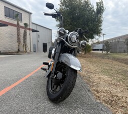 2026 Harley-Davidson® Heritage Classic FLHC thumb 2