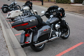2014 Harley-Davidson® Ultra Limited FLHTK thumb 2