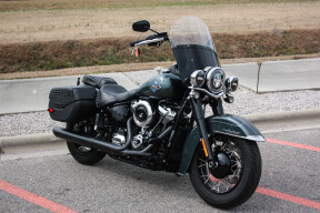 2025 Harley-Davidson® Heritage Classic FLHC thumb 3