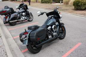 2025 Harley-Davidson® Heritage Classic FLHC thumb 2