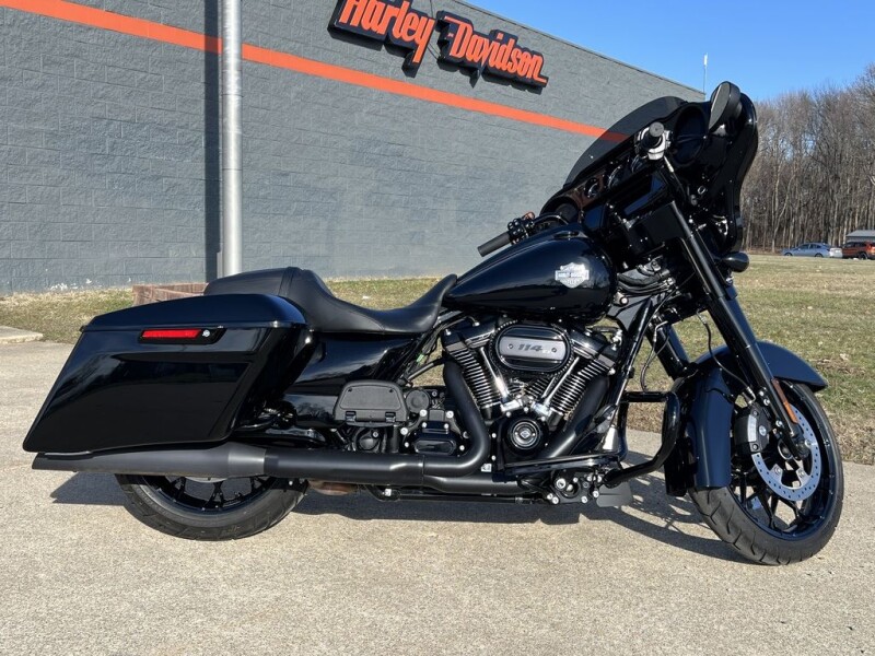 2022 Harley-Davidson® Street Glide® Special Vivid Black - Black Finish