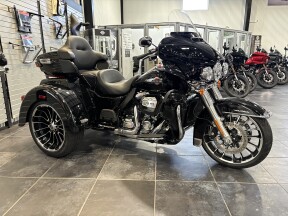 2025 Tri-Glide w/under 1,900kms!! thumb 1