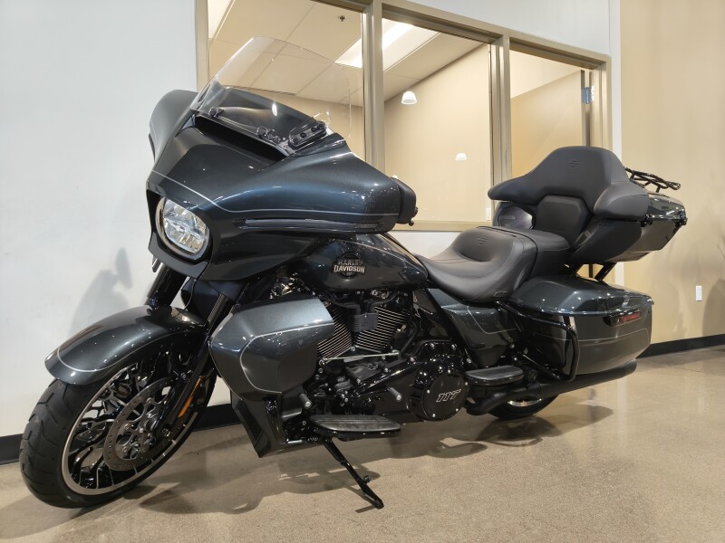 2026 Harley-Davidson® Street Glide Limited Iron Horse Metallic Chrome Trim