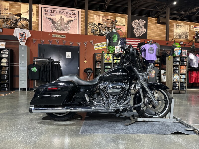 Harley-Davidson® Street Glide® 2018 FLHX BLACK