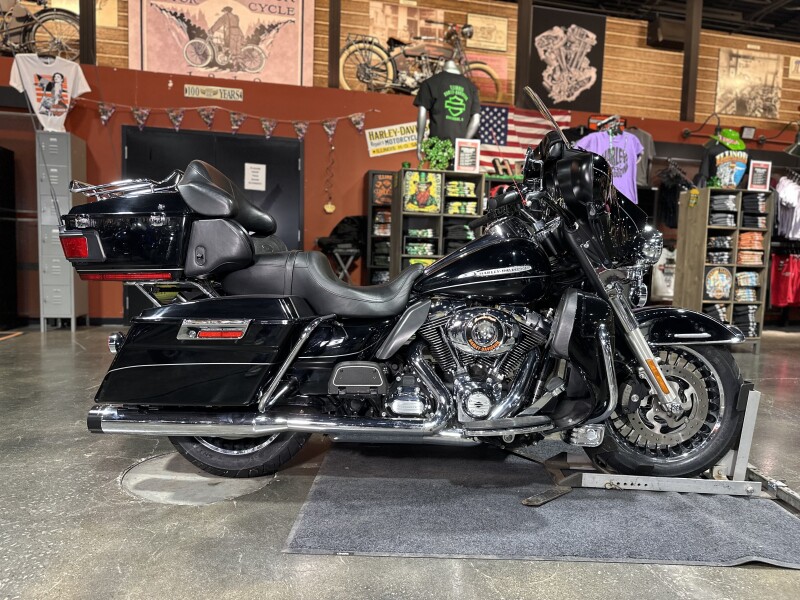 Harley-Davidson® Electra Glide® Ultra Limited 2011 FLHTK BLACK W/PINSTRIPE