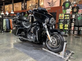 Harley-Davidson® Electra Glide® Ultra Limited 2011 FLHTK BLACK W/PINSTRIPE thumb 2