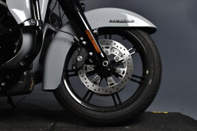 2024 Harley-Davidson® Ultra Limited FLHTK thumb 2