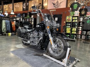 Harley-Davidson® Heritage Classic 107 2021 FLHC VIVID BLACK - BLACK FINISH thumb 2