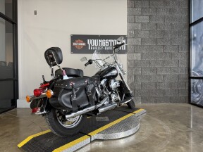 2017 Harley-Davidson® Heritage Softail® Classic FLSTC  thumb 2
