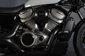 2024 Harley-Davidson® Nightster™ RH975 thumb 2