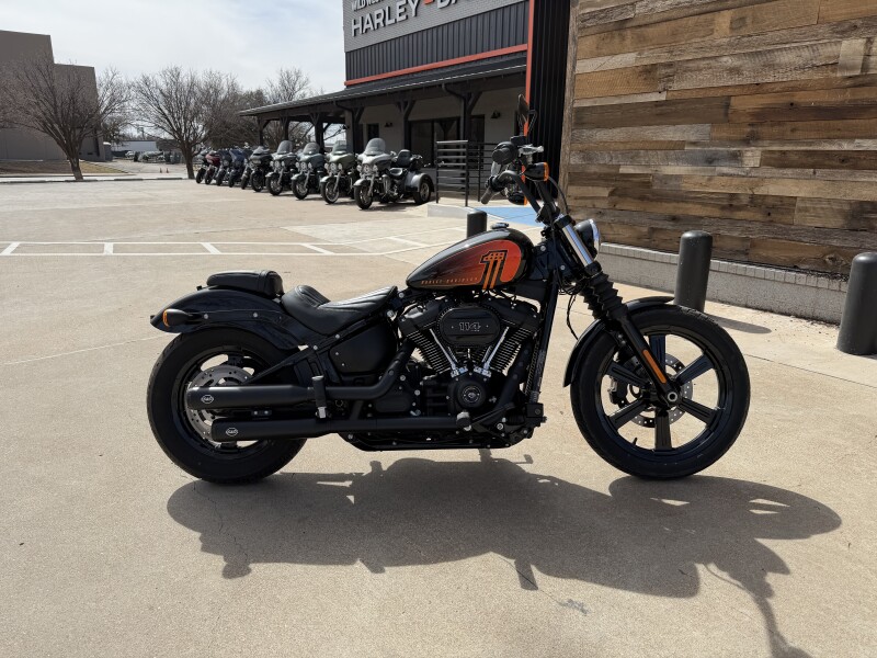 2023 Harley-Davidson® Street Bob® 114 Vivid Black