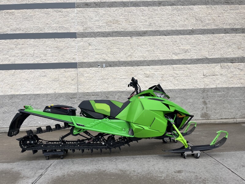 2017 Arctic Cat M 8000 ES 162