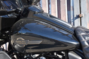 2023 Harley-Davidson® Ultra Limited FLHTK thumb 2