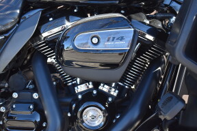 2023 Harley-Davidson® Ultra Limited FLHTK thumb 2