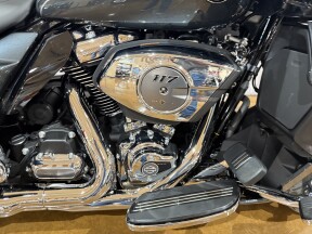 2026 Harley-Davidson® Road Glide Limited Iron Horse Metallic Chrome Trim thumb 2