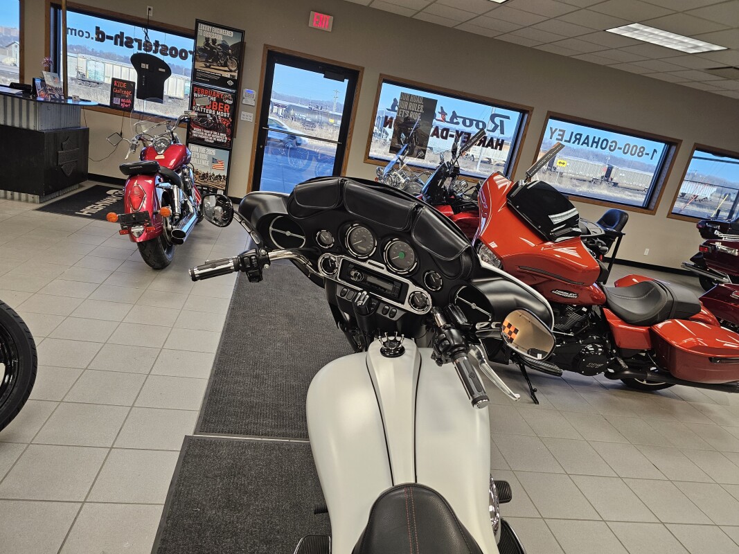 FLHTC 2010 Electra Glide® Classic, photo 21