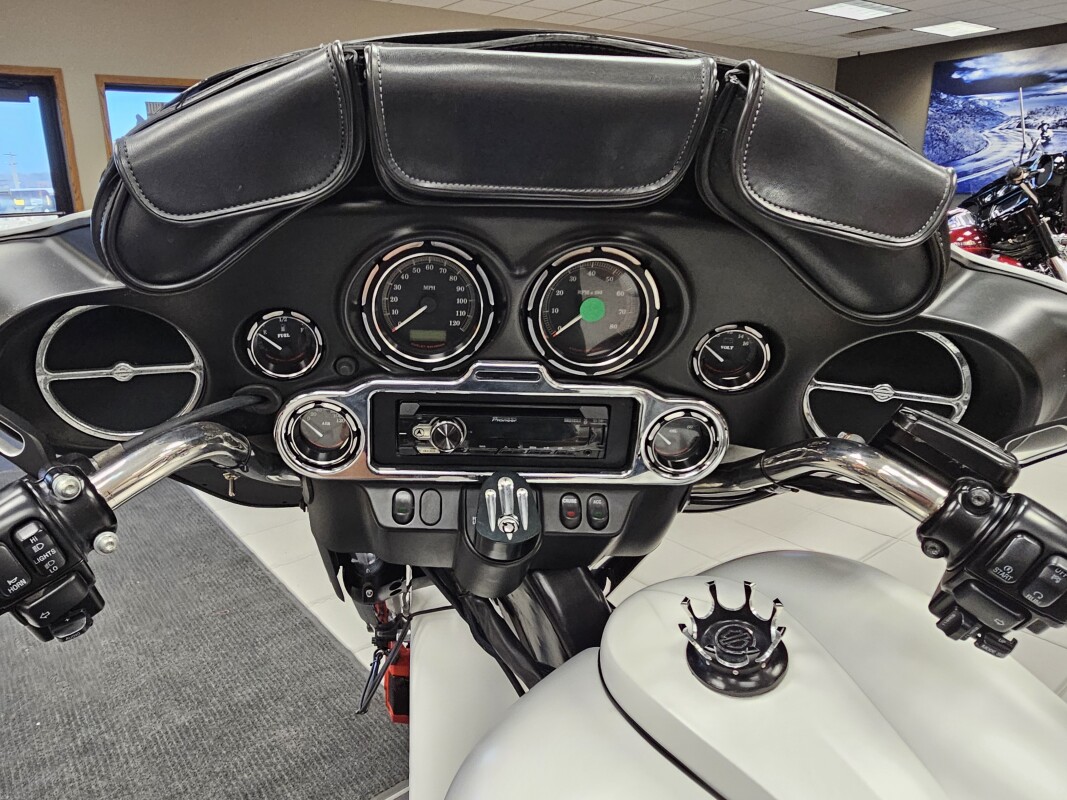 FLHTC 2010 Electra Glide® Classic, photo 24