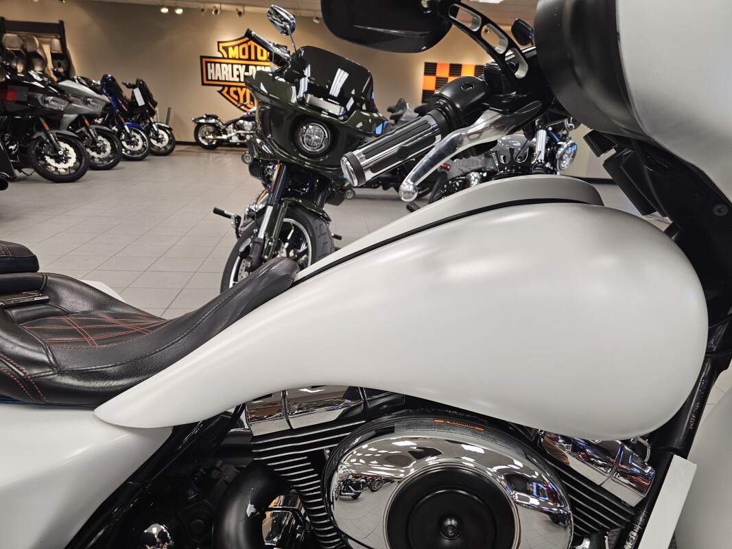 FLHTC 2010 Electra Glide® Classic, photo 11