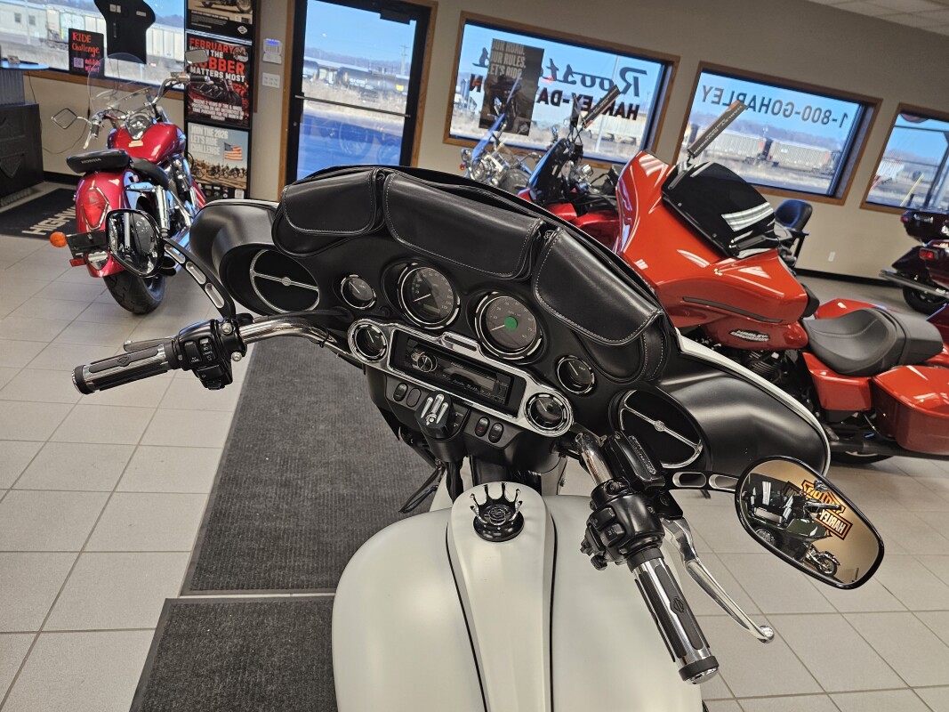 FLHTC 2010 Electra Glide® Classic, photo 22