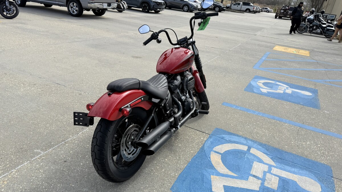 FXBBS 2023 Street Bob® 114, photo 11