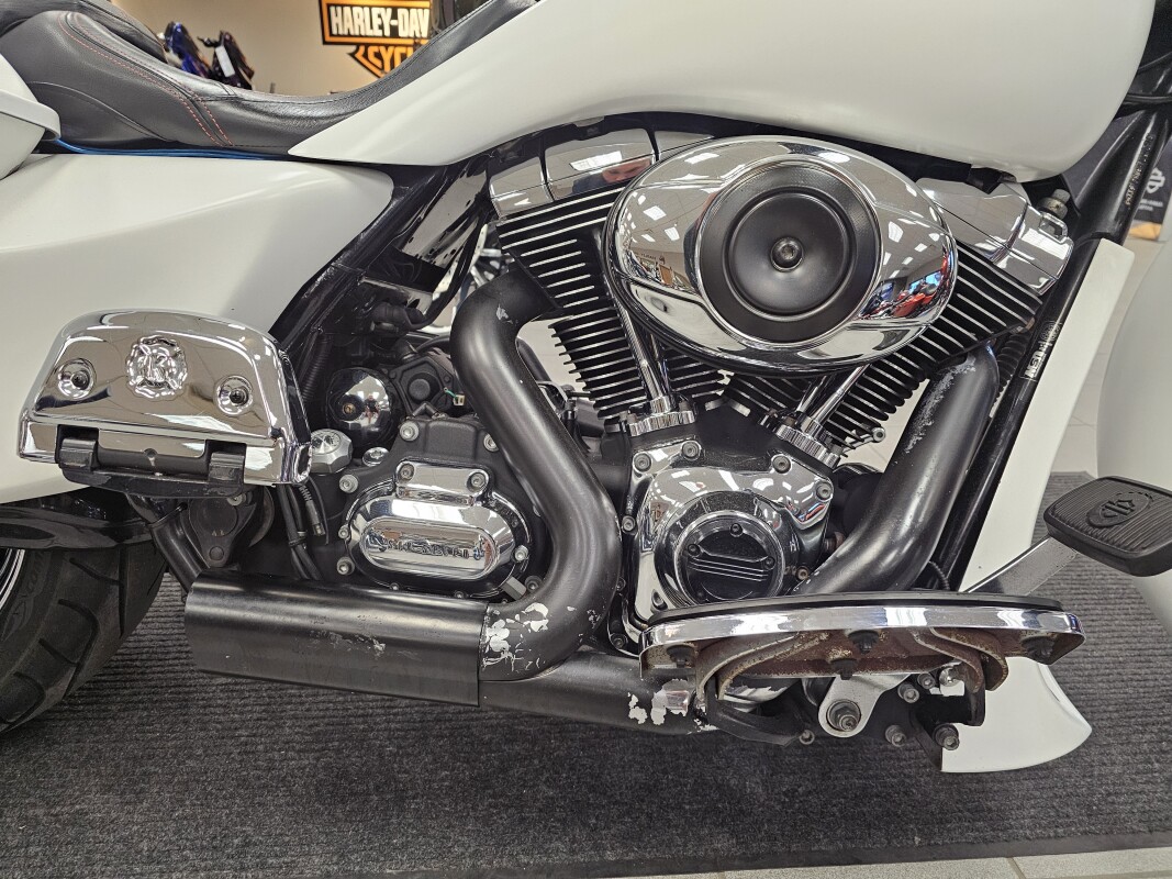 FLHTC 2010 Electra Glide® Classic, photo 12