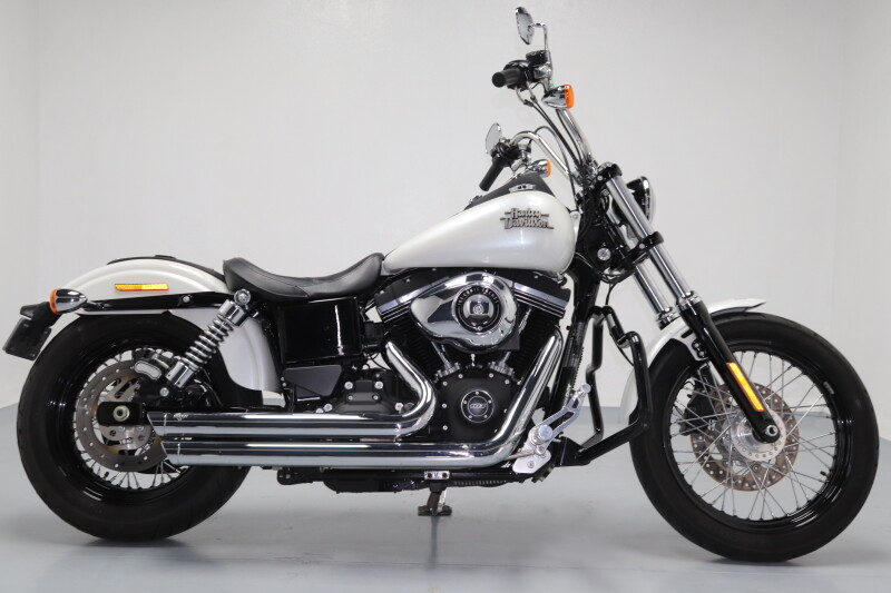 2016 Harley-Davidson® Street Bob® Crushed Ice Pearl