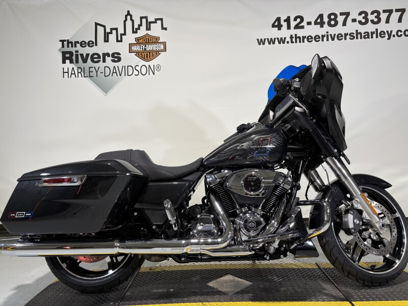 2026 Harley-Davidson® Street Glide® Midnight Ember Chrome Trim