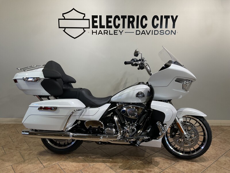 2026 Harley-Davidson® Road Glide Limited White Onyx Pearl Chrome Trim FLTRXL
