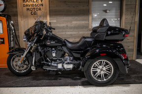 2023 Tri Glide® Ultra (FLHTCUTG) thumb 1