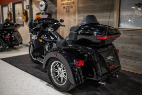 2023 Tri Glide® Ultra (FLHTCUTG) thumb 0