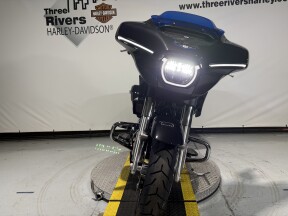 2026 Harley-Davidson® Street Glide® Midnight Ember Chrome Trim thumb 1