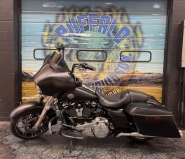 2022 Harley-Davidson® Street Glide® Special Black Denim thumb 3