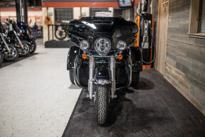 2023 Tri Glide® Ultra (FLHTCUTG) thumb 3