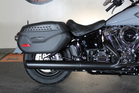 2026 Harley-Davidson® Heritage Classic FLHC thumb 2