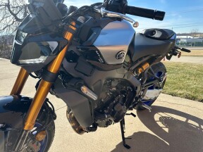 2026 Yamaha MT-09 SP Liquid Metal/Raven thumb 0