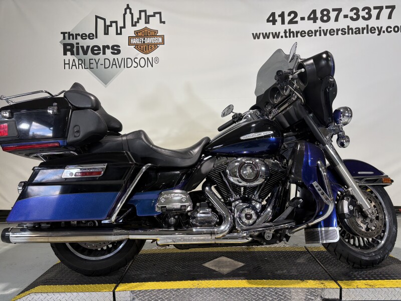 2010 Harley-Davidson® Electra Glide® Ultra Limited Two-Tone Vivid Black/Black Ice Pearl