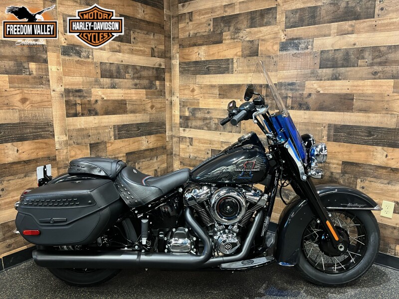 2026 Harley-Davidson® Heritage Classic Midnight Ember w/Laced Wheels FLHC