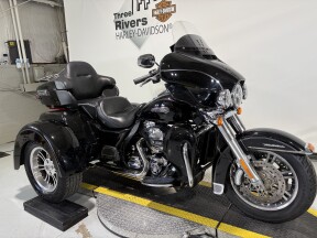2015 Harley-Davidson® Tri Glide® Ultra Black thumb 2