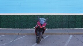 2025 Triumph Daytona 660 thumb 2