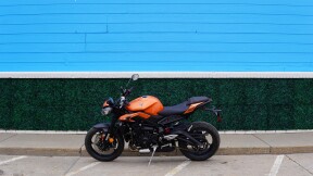 2025 Triumph Street Triple 765 R thumb 3