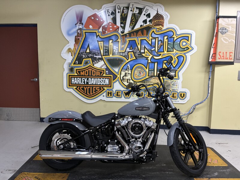 2026 Harley-Davidson® Street Bob® Dark Billiard Gray Chrome Cast Wheels FXBB