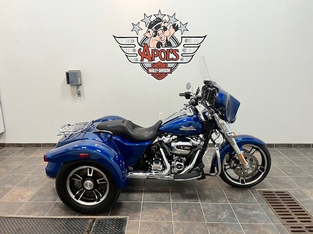 2022 Harley-Davidson® Freewheeler® Reef Blue