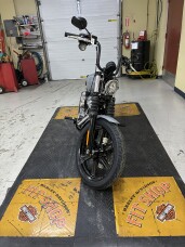 2026 Harley-Davidson® Street Bob® Dark Billiard Gray Chrome Cast Wheels FXBB thumb 3