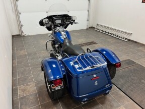 2022 Harley-Davidson® Freewheeler® Reef Blue thumb 1