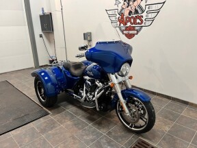 2022 Harley-Davidson® Freewheeler® Reef Blue thumb 3