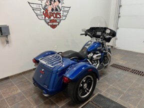 2022 Harley-Davidson® Freewheeler® Reef Blue thumb 2
